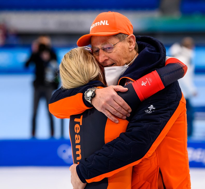 Jillert Anema en Irene omhelzing OS 2022