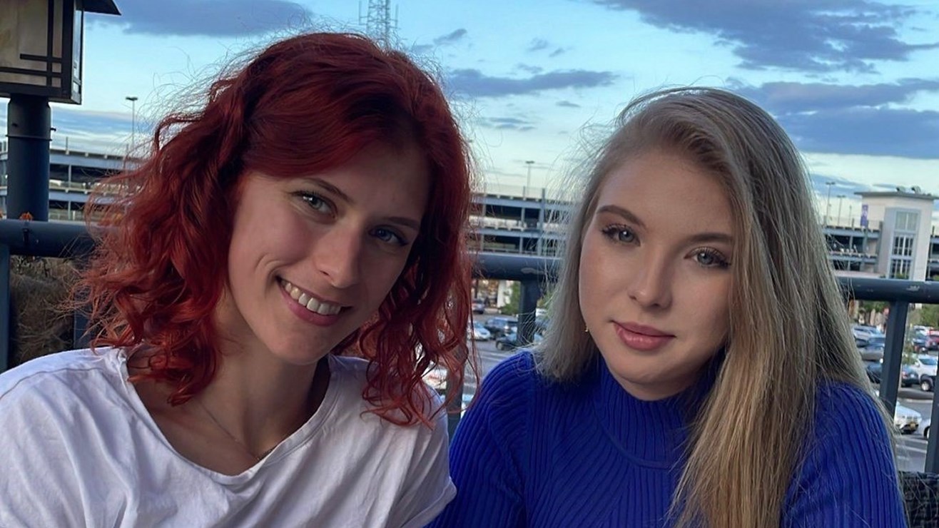 Lindsay en Eliska Brezinova