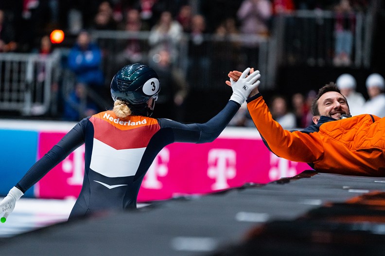Niels Kerstholt en Xandra Velzeboer WC 6 500m 2023