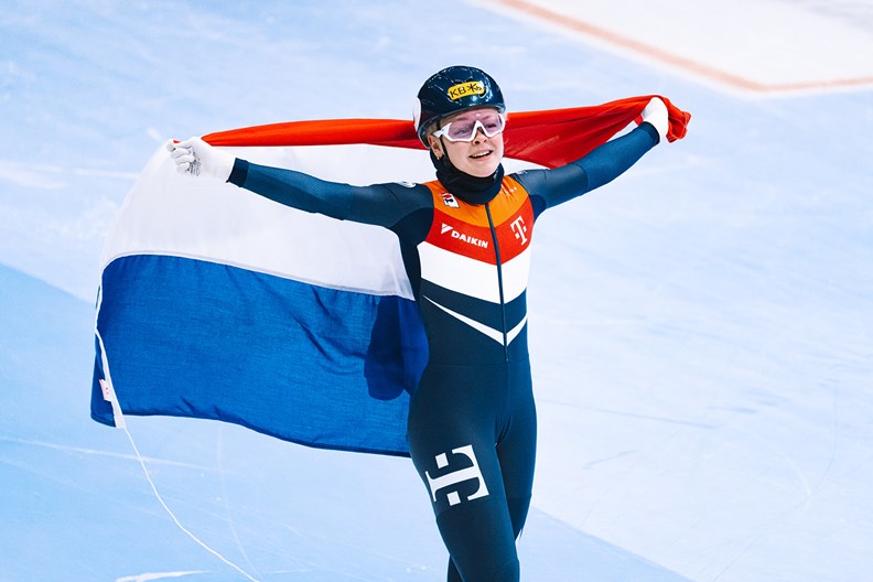 Xandra Velzeboer straalt van geluk na goud op WK 500 m