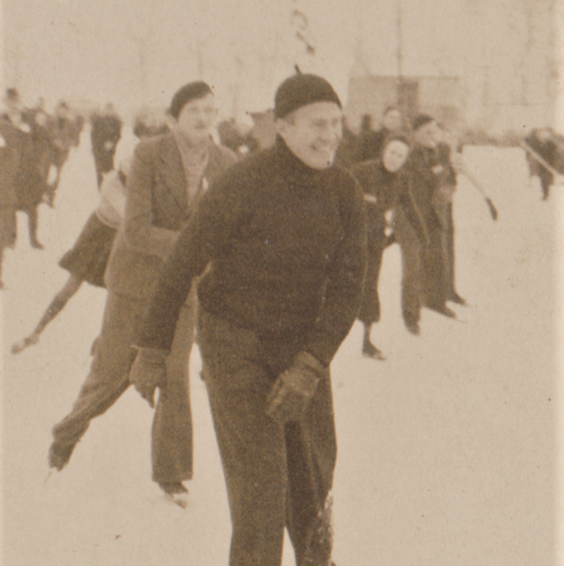 Luitzen Dijkstra in 1940 op het ijs