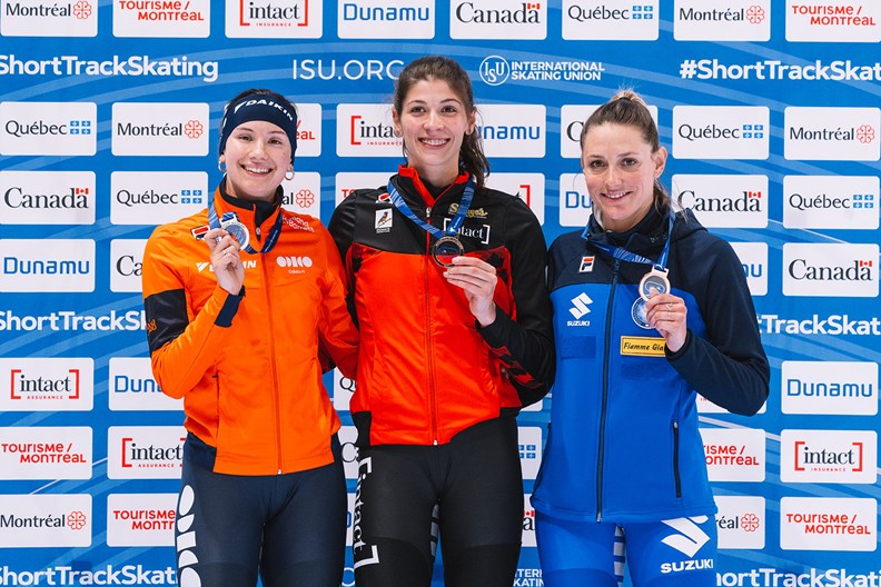 Podium 500 m WC 2 Montréal 2023: Selma Poutsma, Rikki Doan en Martina Valcepina
