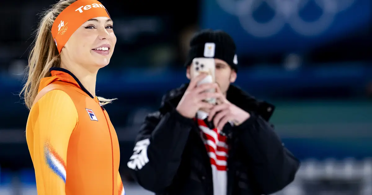 Speed Skaters Prepare and Train Intensively Ahead of Competition in Milan