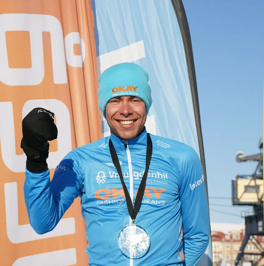 Joram Verkerk met zijn medaille van de Grand Prix finale