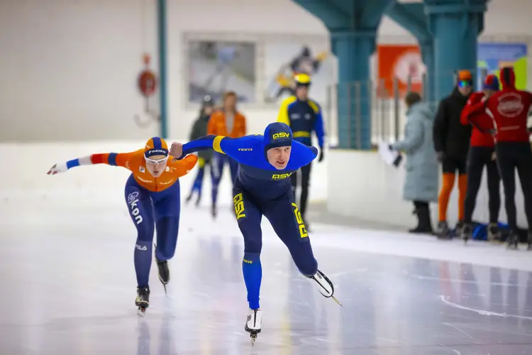 Schaatsers op het ijs bij tweede ANS-testevent in Triavium Nijmegen