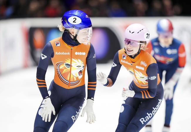 Xandra Velzeboer en Zoë Deltrap plaatsen zich op de 1500 meter voor de halve finale.