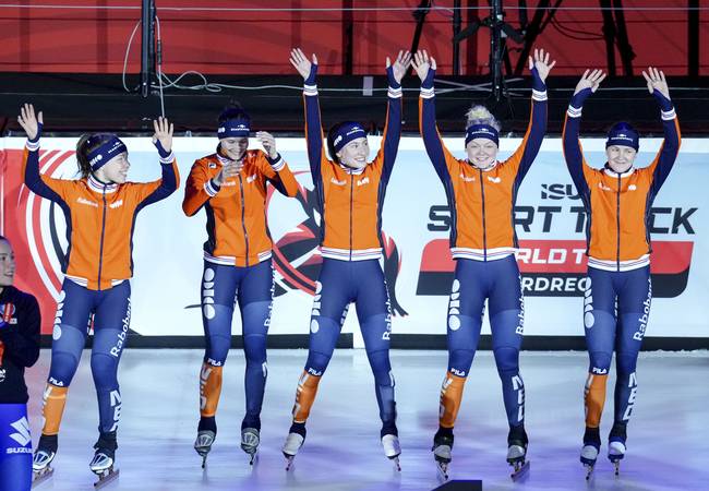 WT4 Finaledag 1 - Relay vrouwen NL wint