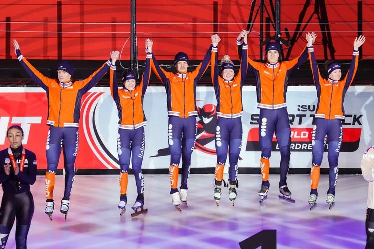 Blijdschap en goud voor bij de mixed relay.