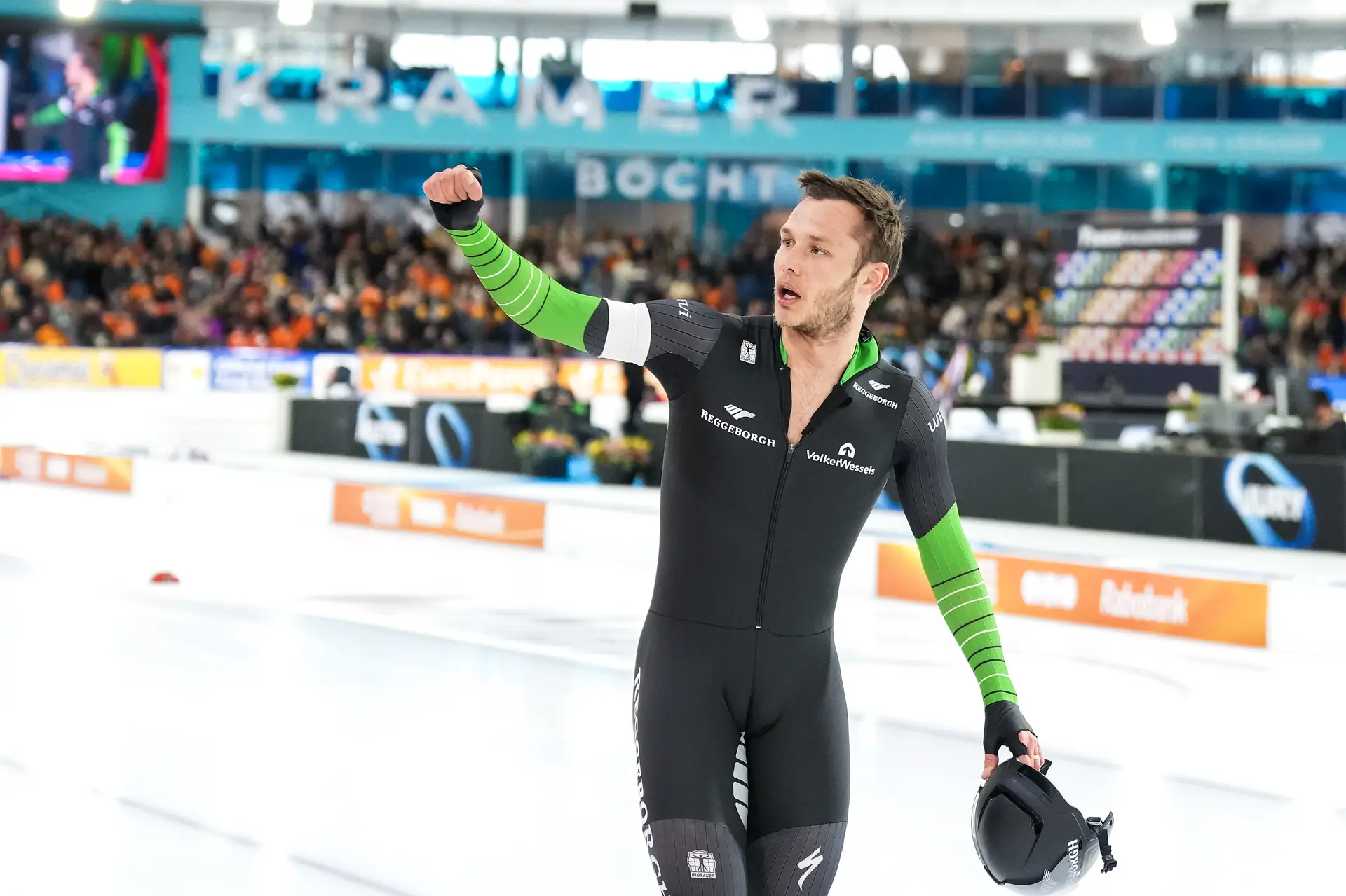 Bosker met de vuist voor de tribune waar een 'vriendin' zou zitten