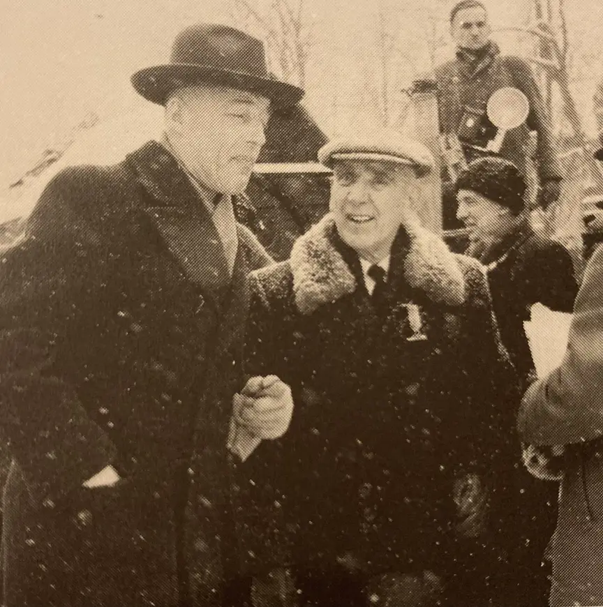 Burgemeester Van der Meulen en Elfstedenvoorzitter Hannema 1956
