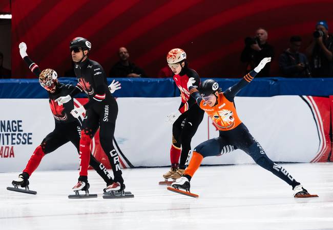 Melle van 't Wout finisht in Montreal tijdens ISU World Tour 1 - 2025-2026