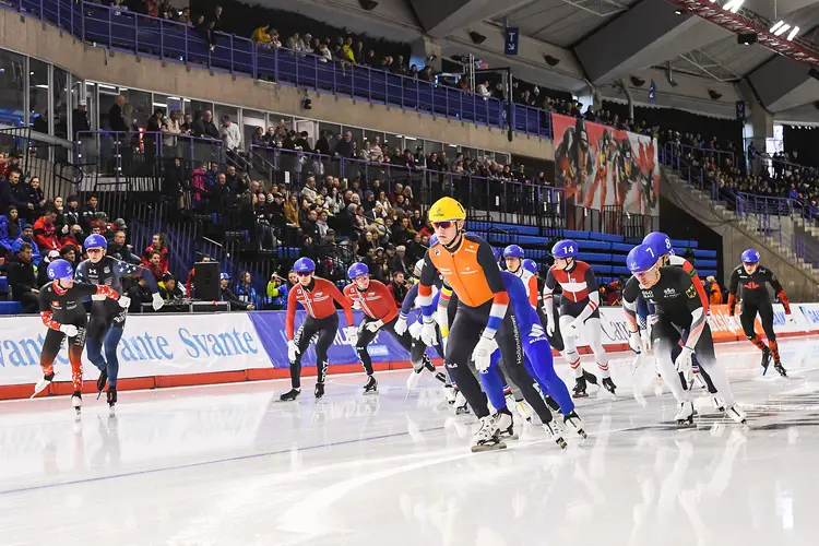 Bart Hoolwerf in het mass start-peloton