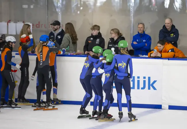 Even voor de eeuwigheid poseren Arie Ravensbergen Bokaal