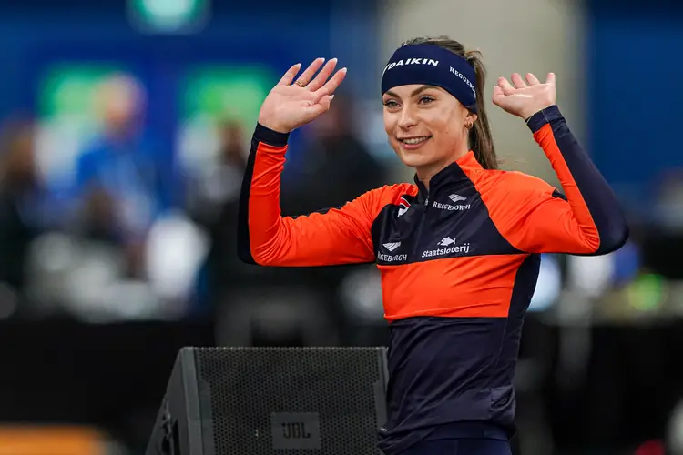 Femke Kok wint ook in Calgary 2025