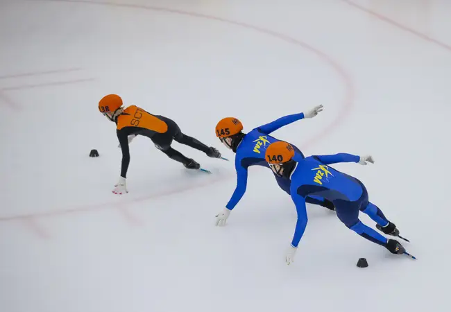 Handjes op het ijs Arie Ravensbergen Bokaal