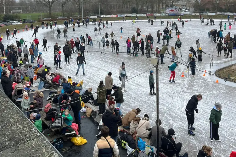 Natuurijsbaan van EIJV in Ede, tweede kerstdag