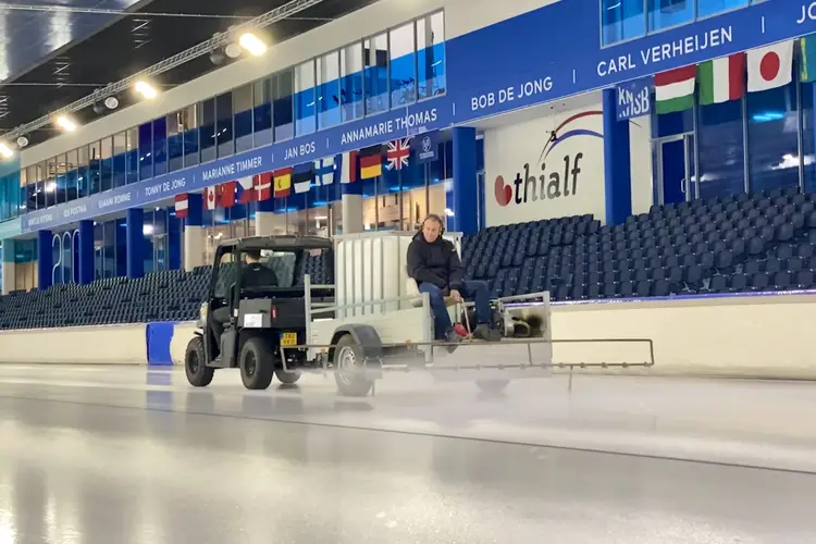 Voorbereidingen zomerijs Thialf in volle gang