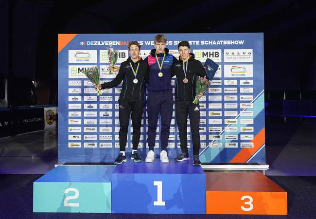 Podium De Zilveren Bal junioren, met Johan Talsma als winnaar.