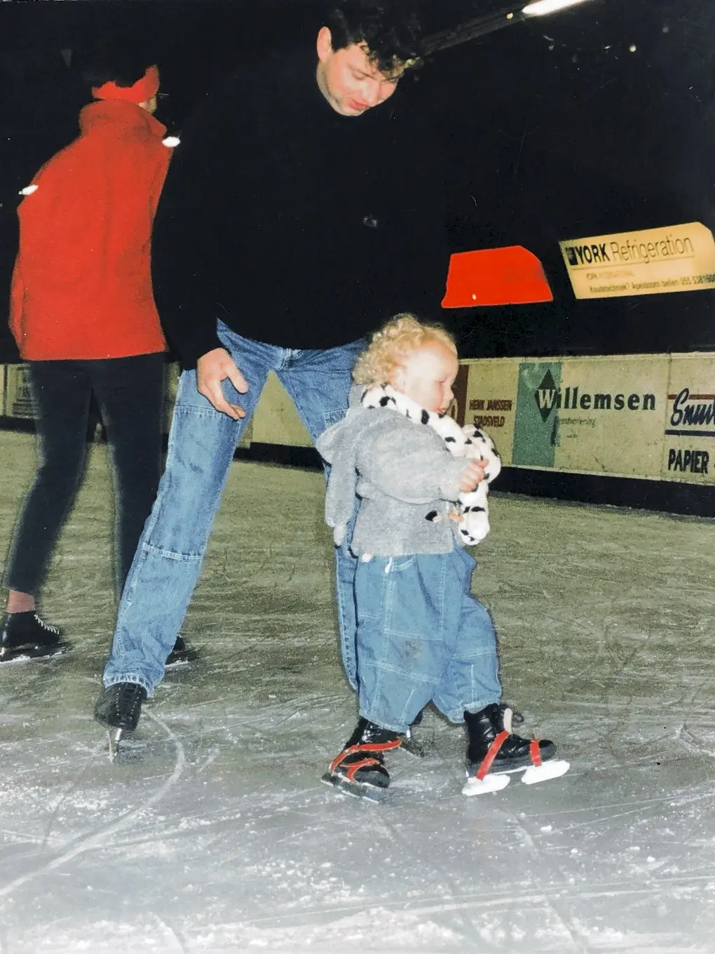 Joy Beune als peuter op het ijs