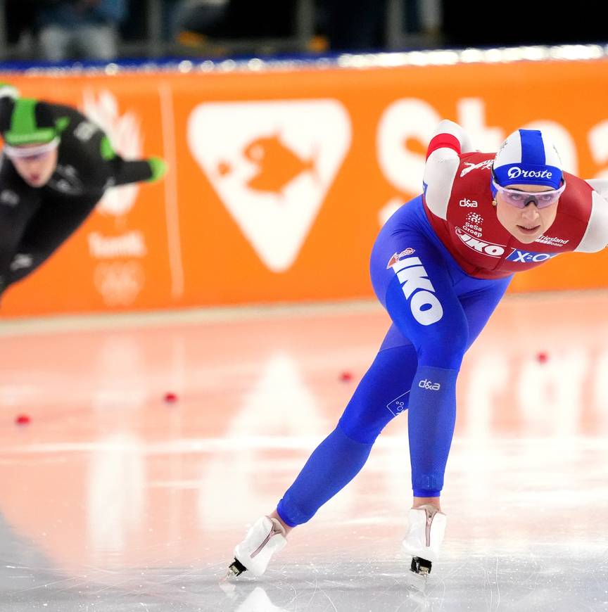 Joy Beune en op de achtergrond Antoinette Rijpma-de Jong