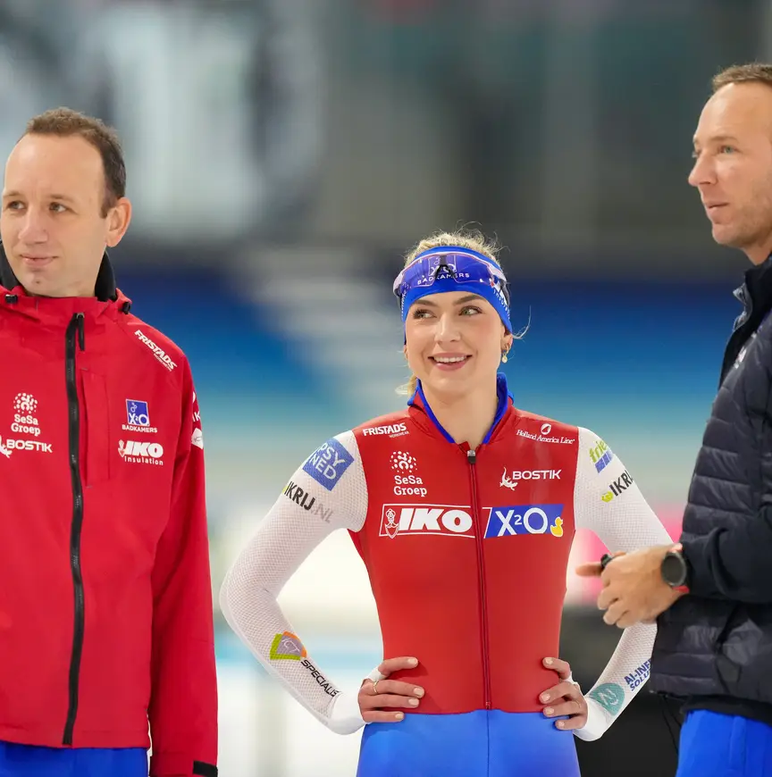 Joy Beune met de broers Ten Hove