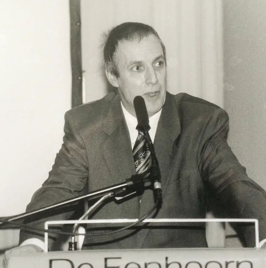 Als voorzitter (ad interim) leidt Karel Verbeek eind 1995 de bondsvergadering van de KNSB.