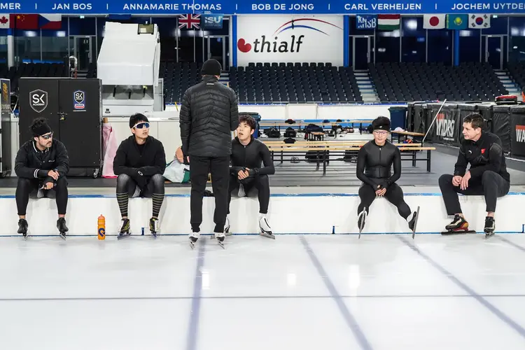 Kosta Poltavets doceert op het zomerijs
