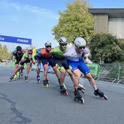 Luc ter Haar op kop van het peloton in Oldebroek