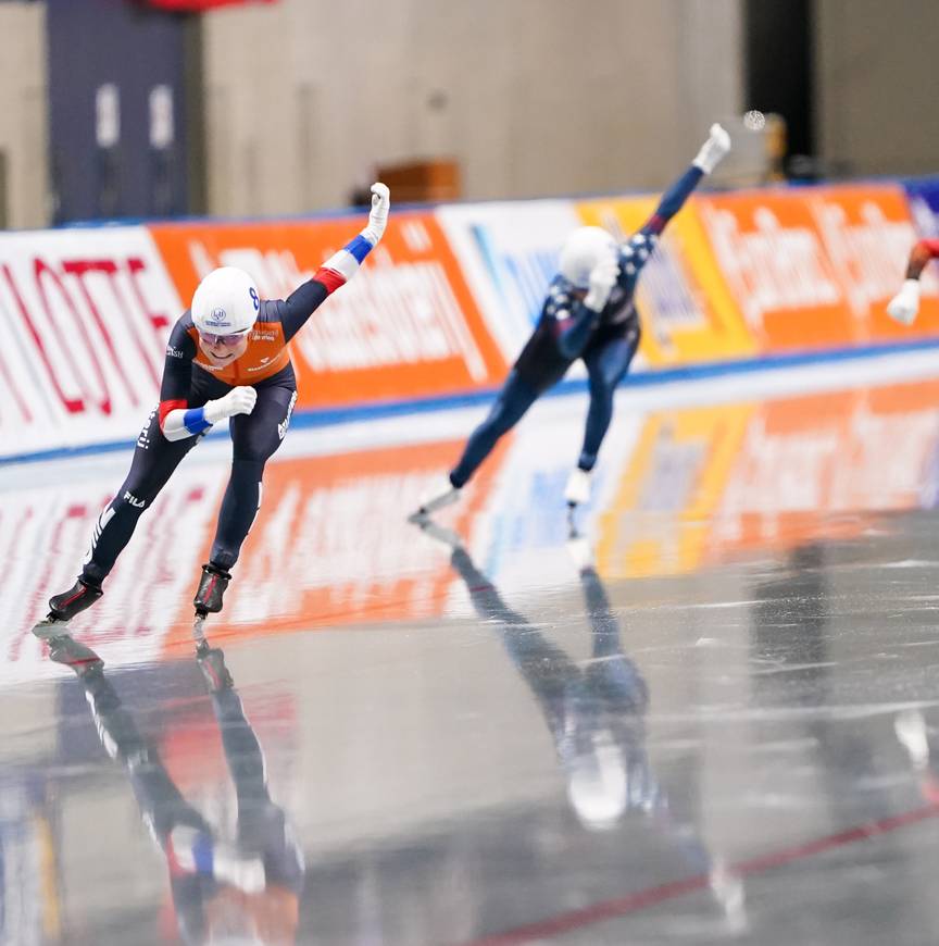 Marijke Groenewoud en Ivanie Blondin mass start WC 1 2024