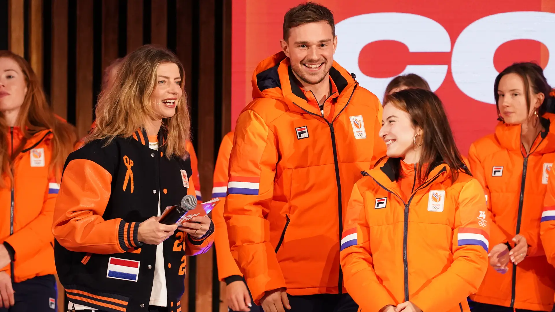 Danilova en Tsiba bij teamoverdracht NOC*NSF