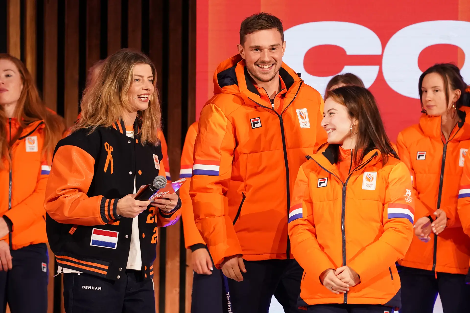 Danilova en Tsiba bij teamoverdracht NOC*NSF