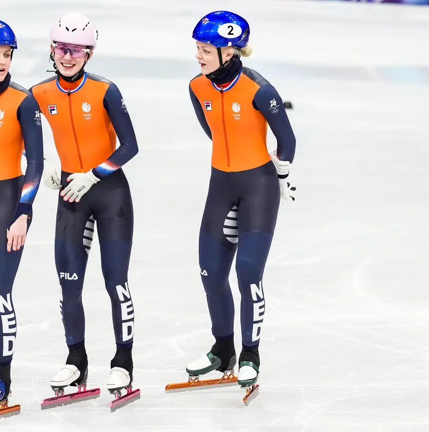 De zussen Velzeboer en Zoë Deltrap