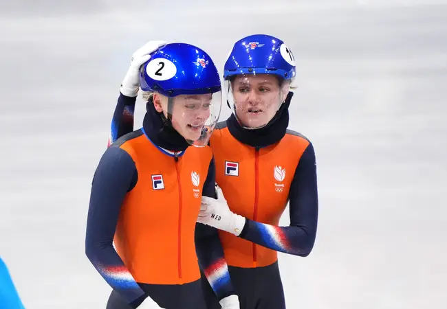 Michelle Velzeboer ontfermt zich over haar dolgelukkige zus Xandra