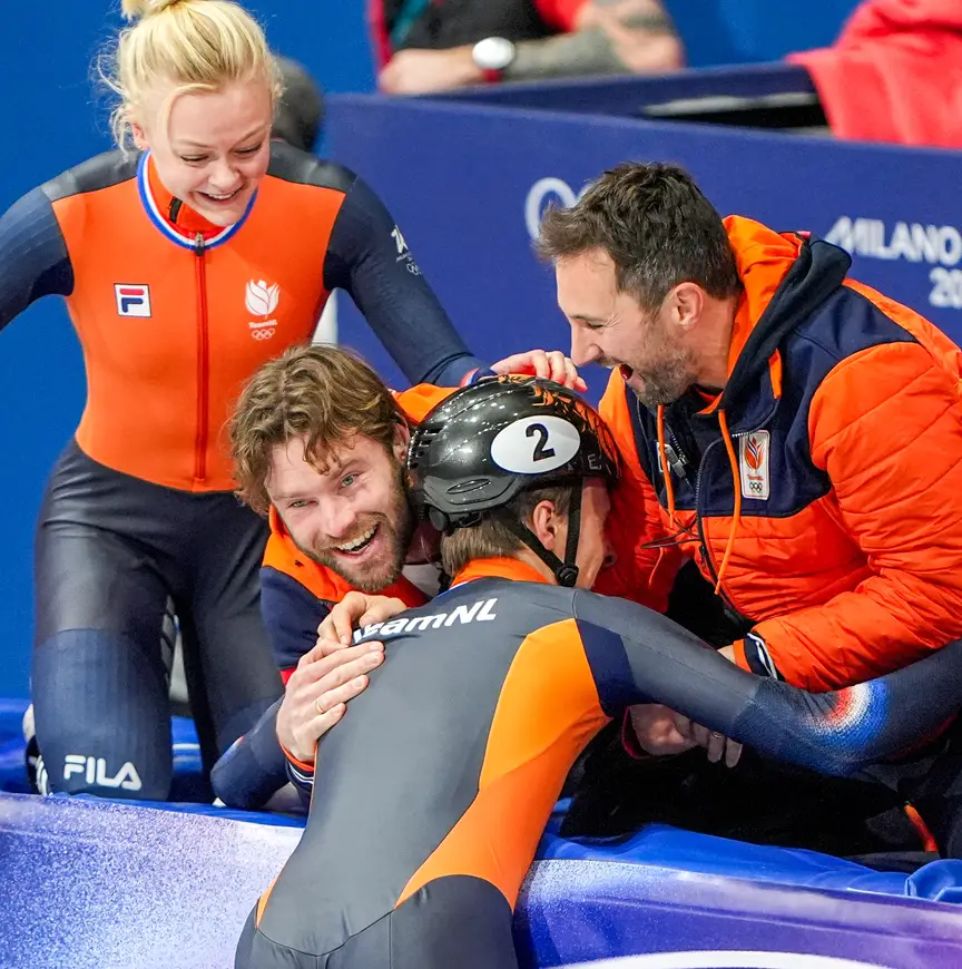 Niels Kerstholt na de gouden medaille van Jens op de 1000 meter