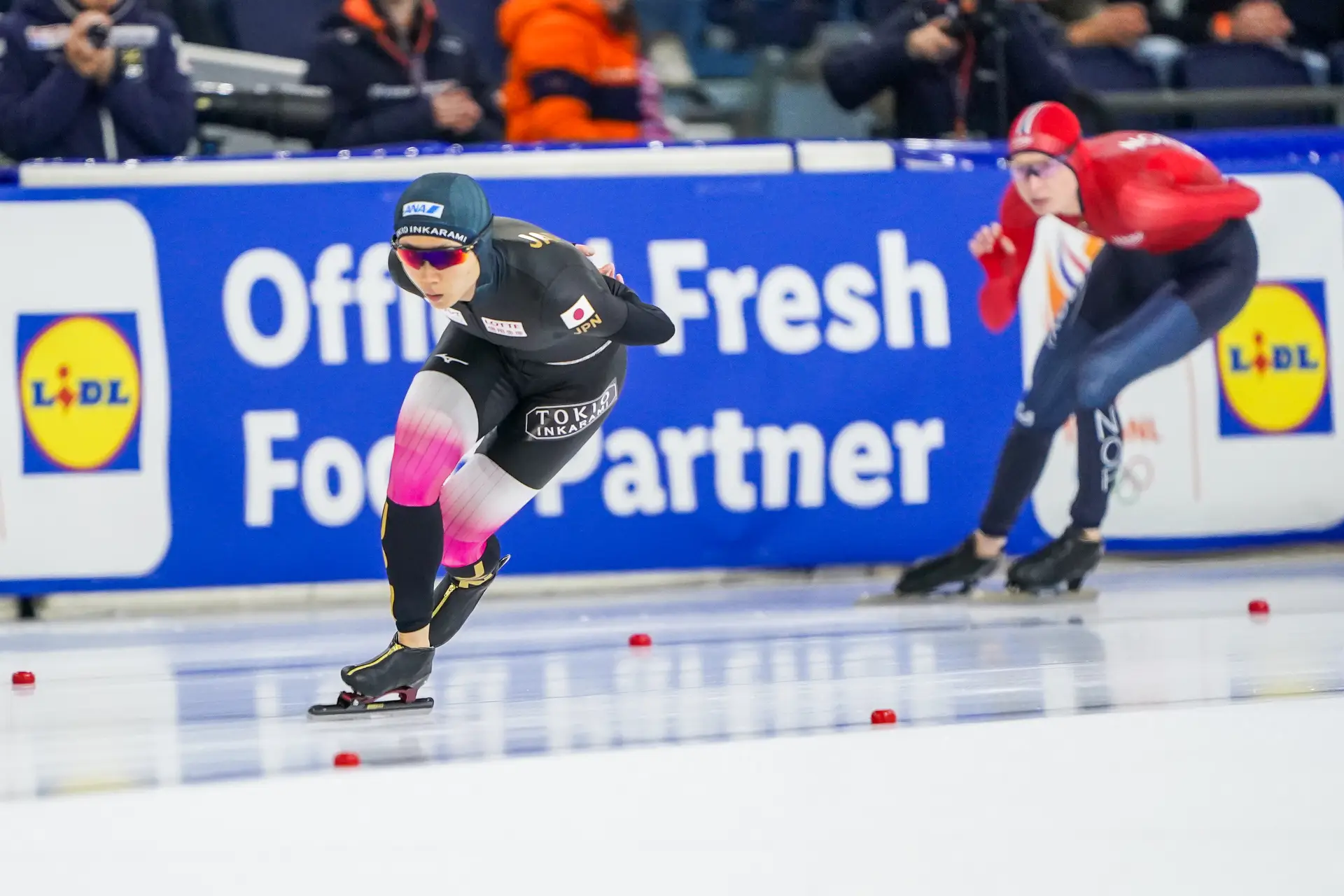 Ragne Wiklund houdt Miho Takagi zorgvuldig in de gaten