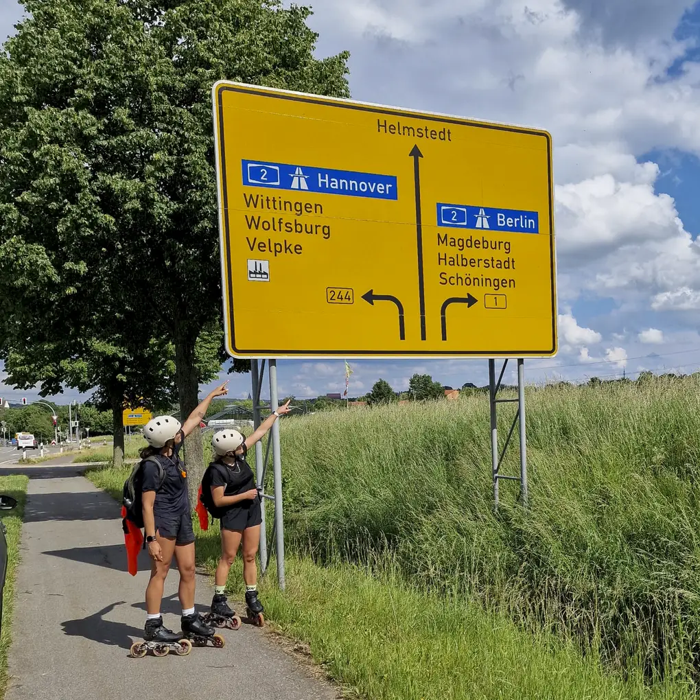 Ruby vd Jagt en Sacha Benard tijdens hun rit naar Berlijn