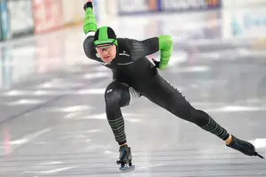 Stefan Westenbroek sprintend op het ijs