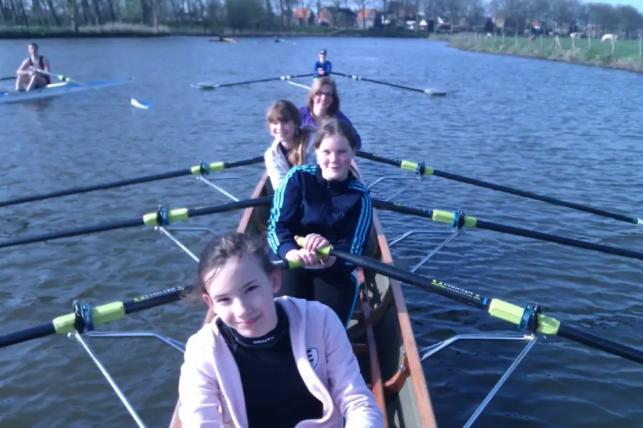 Selma Poutsma in de roeiboot