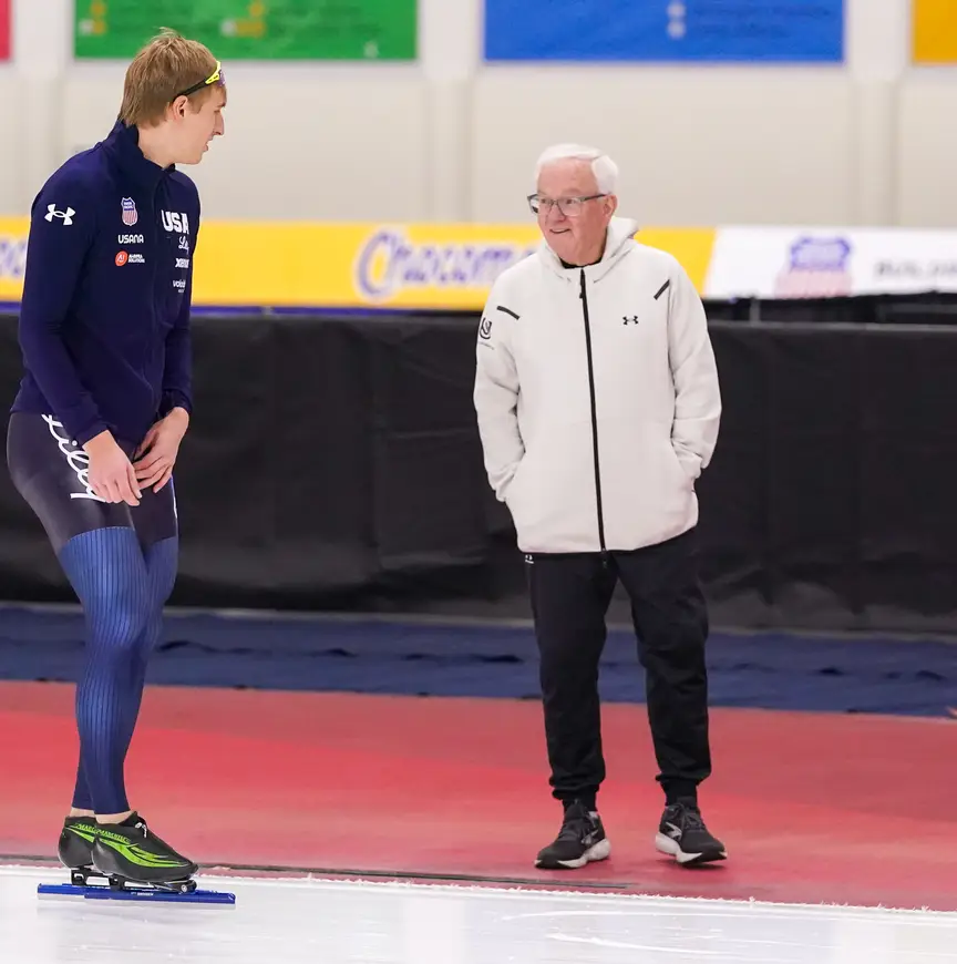 Jordan Stolz en Bob Corby