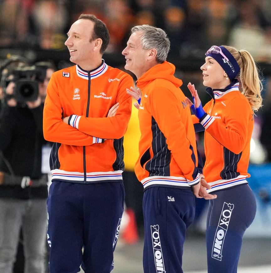 Martin ten Hove, Erik Bouwman en Joy Beune na de winst op de 1500 m WC3