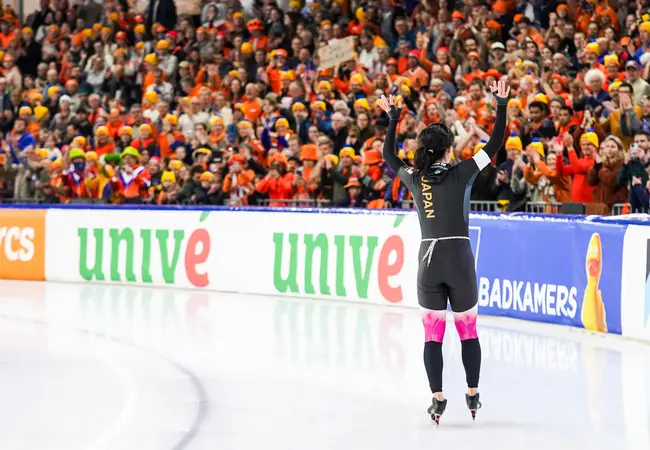 Miho Takagi uitgezwaaid