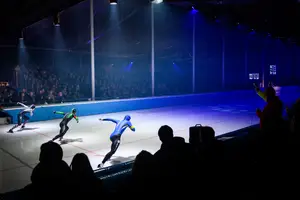 Drie schaatsers aan de start van De Zilveren Bal