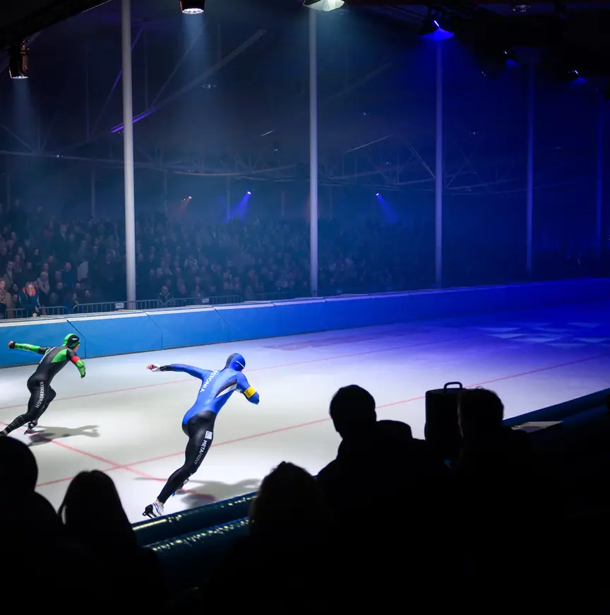 Drie schaatsers aan de start van De Zilveren Bal