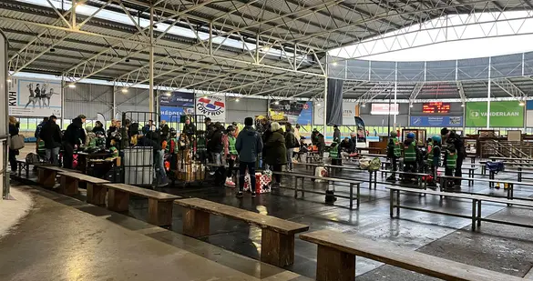 Grote opkomst bij het schaatsen voor jeugd in Hoorn