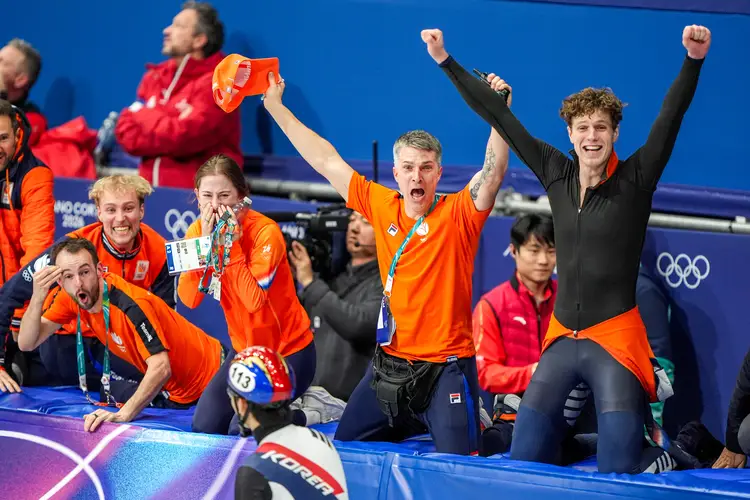 Vreugdeuitbasrting na het goud voor Jens