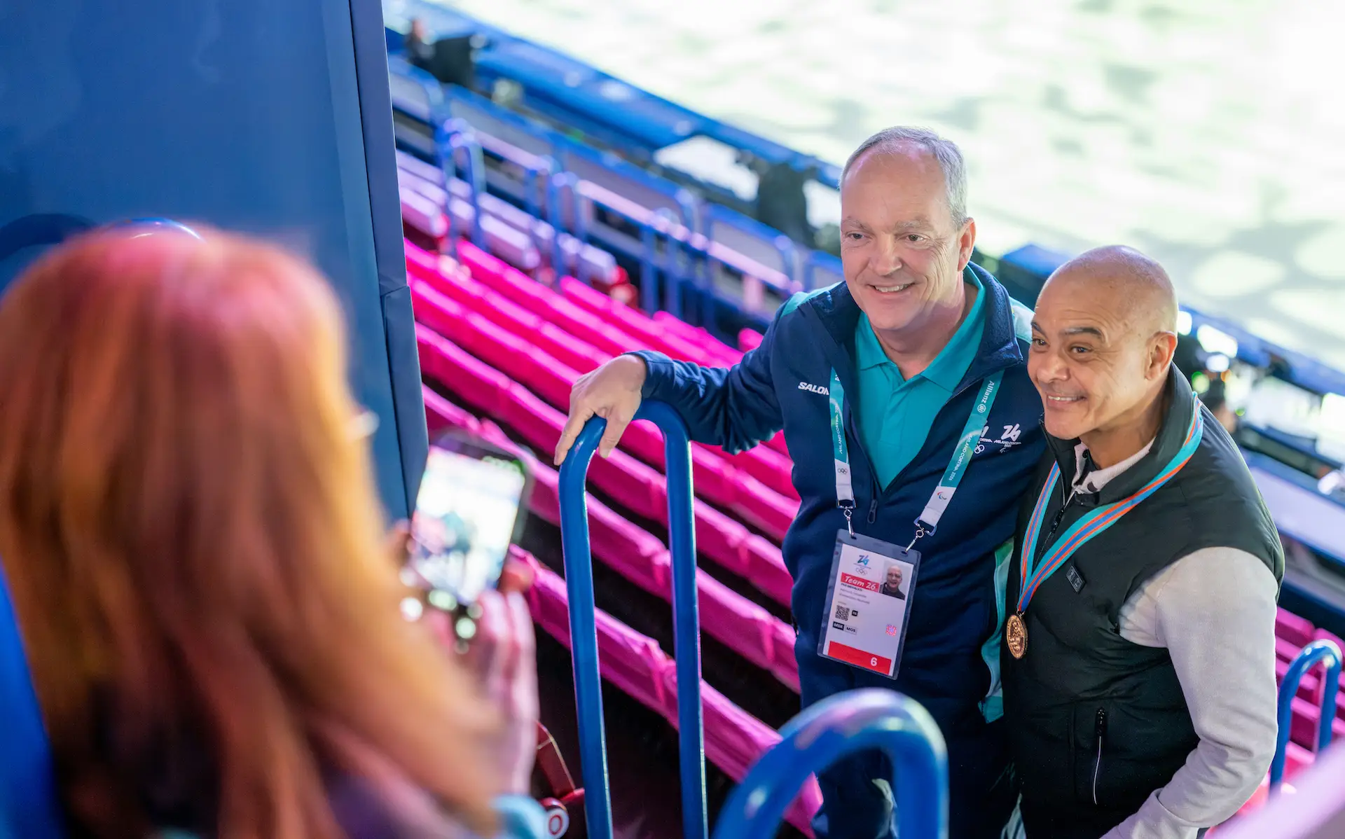 Wilf O'Reilly gaat met een bewonderaar in Milaan op de foto
