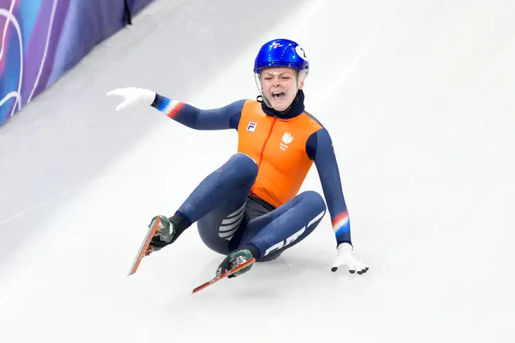 De crash van Xandra Velzeboer in de mixed team relay