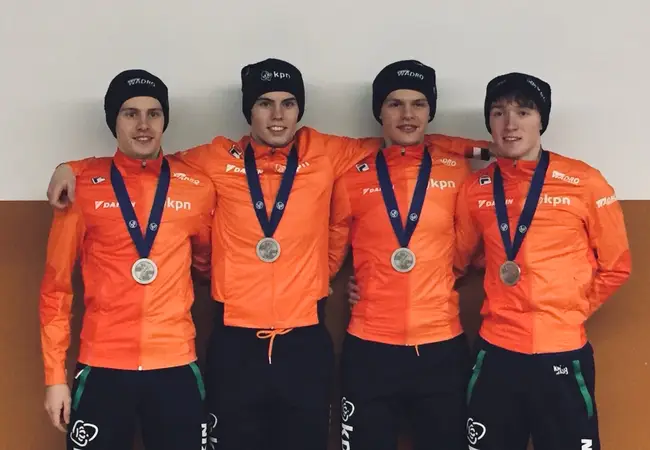 De zilveren relayploeg van het WK Junioren 2019