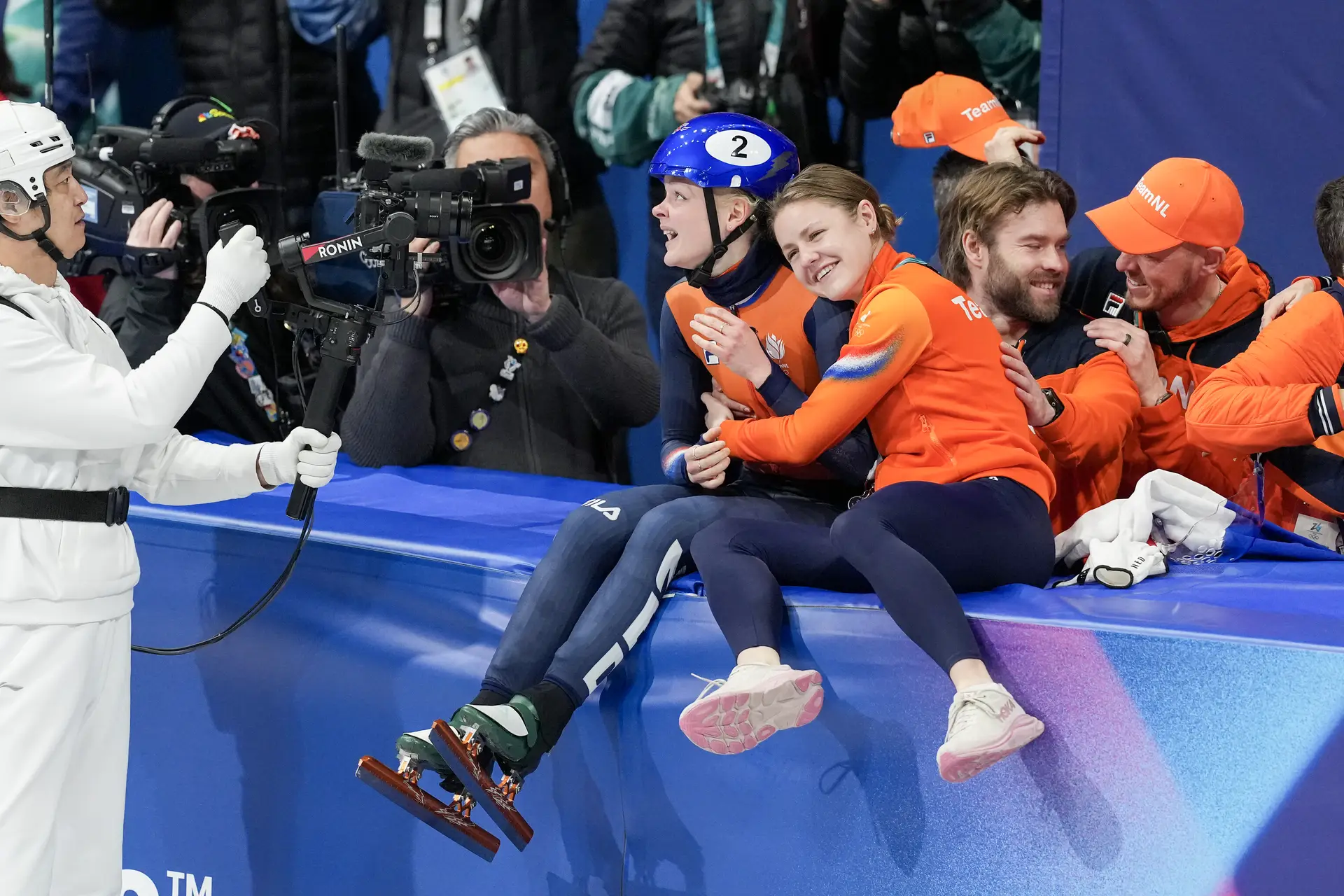 Zusjes Velzeboer na de tweede gouden plak voor Xandra