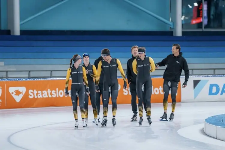 Hein Otterspeer als coach op het ijs